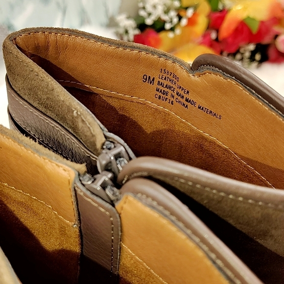 Sofft Leather Ankle Bootie With Side Zip Size 9 - Picture 6 of 14